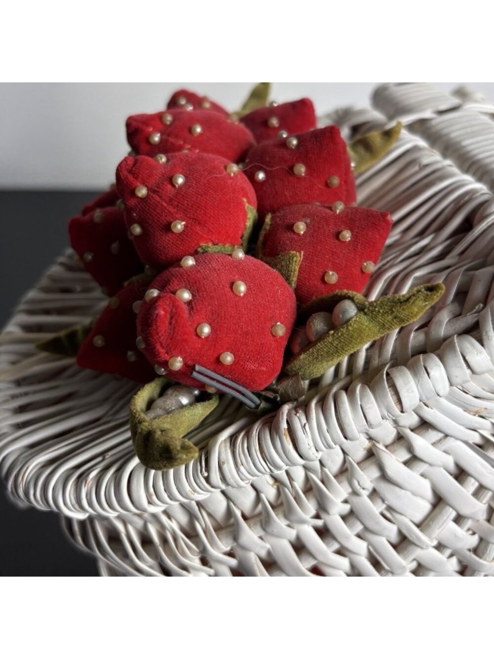 Vintage Mid-Century White Wicker Basket Purse Strawberry Theme Pinup Japan - Picture 14 of 16
